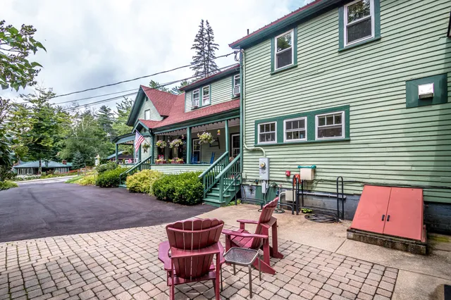 $1,100,000 | 207 Seavey Street, Conway, NH 03860