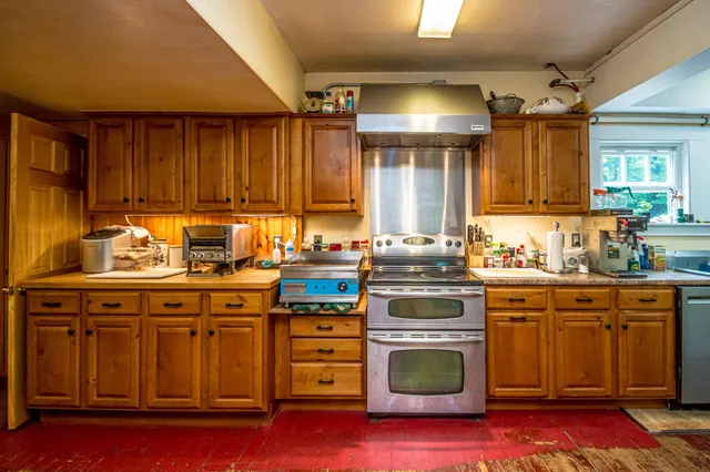 $1,100,000 | 207 Seavey Street, Conway, NH 03860