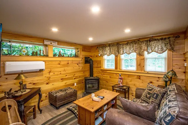 $1,100,000 | 207 Seavey Street, Conway, NH 03860