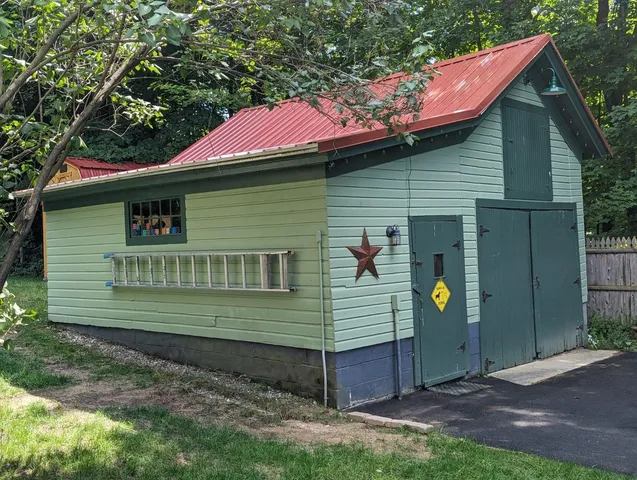 $1,100,000 | 207 Seavey Street, Conway, NH 03860