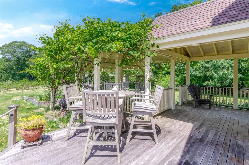 442 Horseneck Road Westport, MA 02790 - Photo 19 of 38