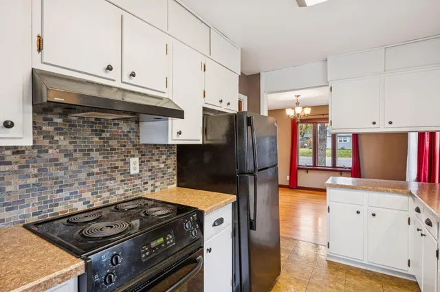 $329,900 | 833 Summit Avenue, St. Paul Park, MN 55071