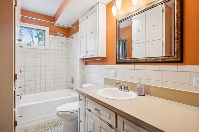 $329,900 | 833 Summit Avenue, St. Paul Park, MN 55071