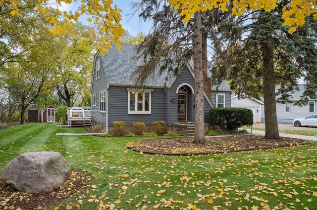 $329,900 | 833 Summit Avenue, St. Paul Park, MN 55071