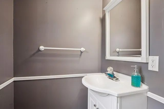 $329,900 | 833 Summit Avenue, St. Paul Park, MN 55071