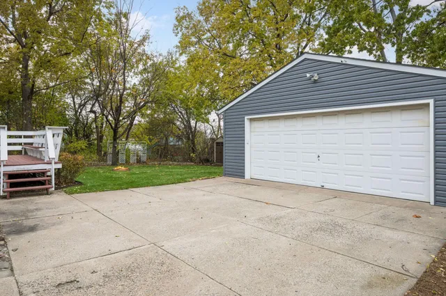 $329,900 | 833 Summit Avenue, St. Paul Park, MN 55071