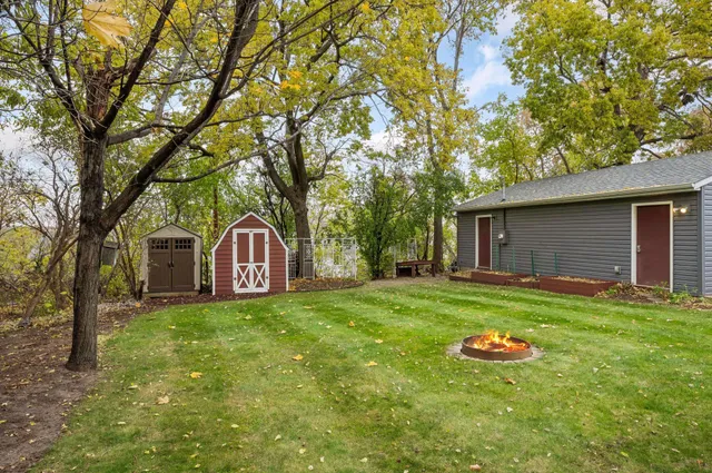 $329,900 | 833 Summit Avenue, St. Paul Park, MN 55071