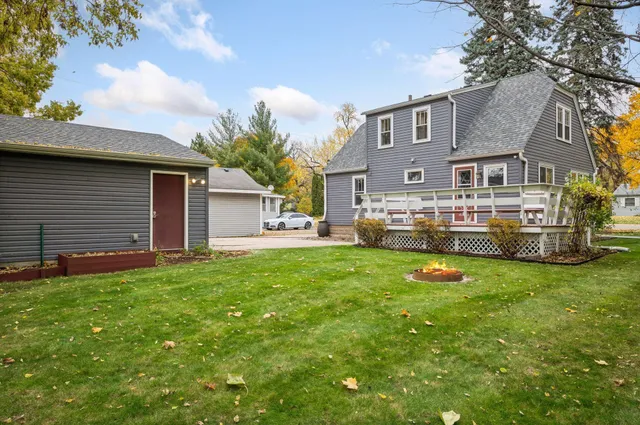 $329,900 | 833 Summit Avenue, St. Paul Park, MN 55071