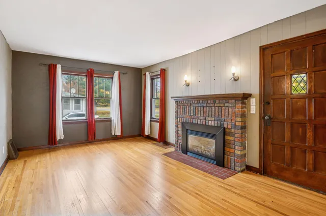 $329,900 | 833 Summit Avenue, St. Paul Park, MN 55071