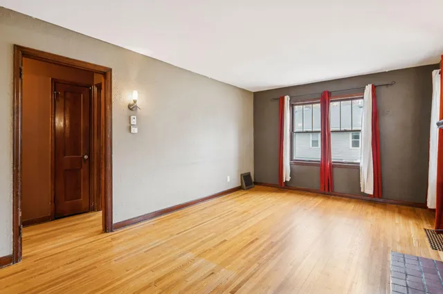 $329,900 | 833 Summit Avenue, St. Paul Park, MN 55071