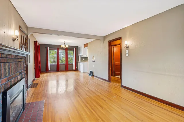 $329,900 | 833 Summit Avenue, St. Paul Park, MN 55071