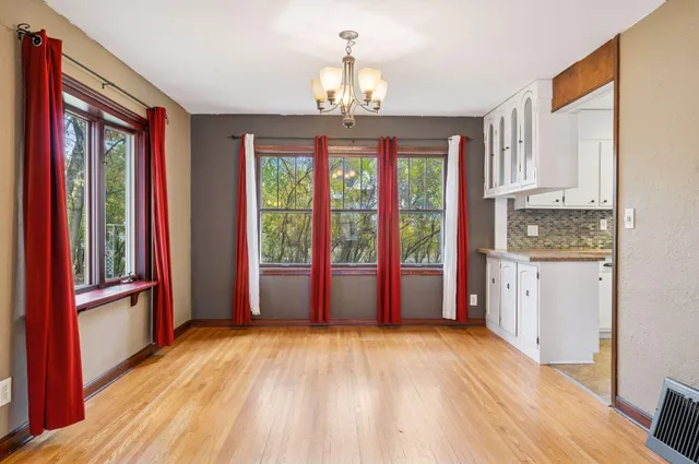 $329,900 | 833 Summit Avenue, St. Paul Park, MN 55071