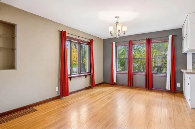 $329,900 | 833 Summit Avenue, St. Paul Park, MN 55071