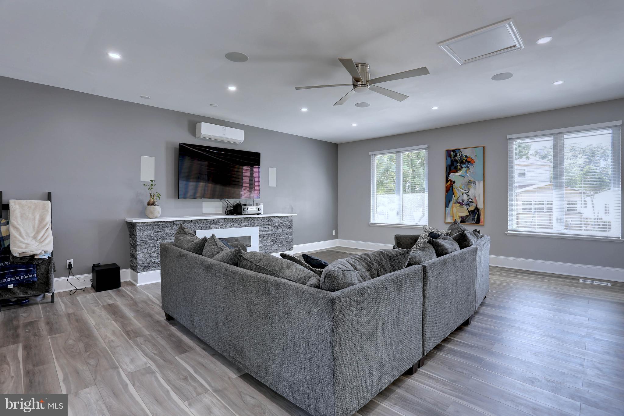 7203 Johnnycake Road Catonsville, MD 21228 - Photo 17 of 31 Family Room