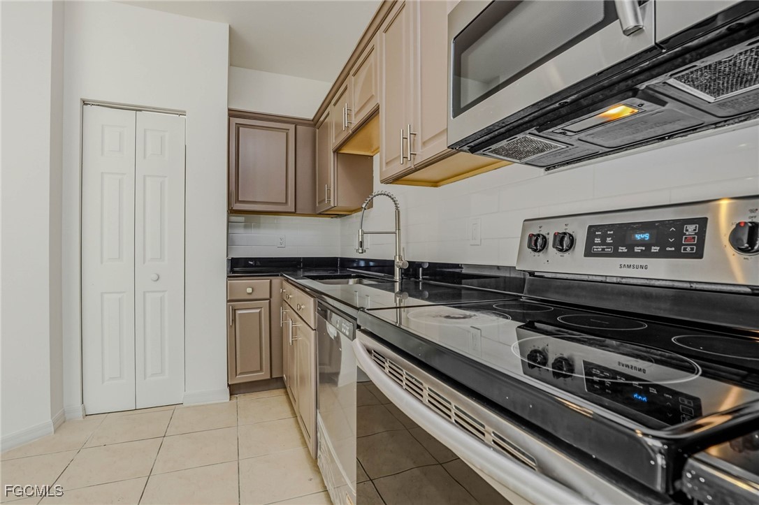 17568 Brickstone Loop Fort Myers, FL 33967 - Photo 12 of 48