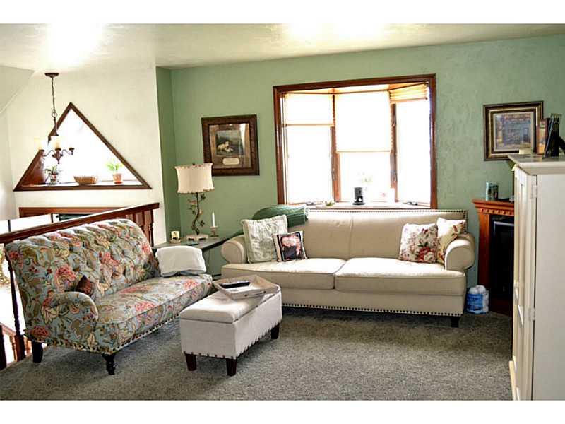 9745 Grosick Road Pittsburgh, PA 15237 - Photo 2 of 25 Living Room.