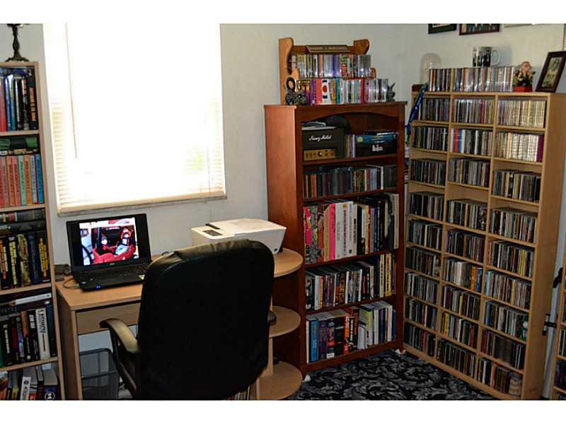 9745 Grosick Road Pittsburgh, PA 15237 - Photo 12 of 25 Studio/Study/Office.