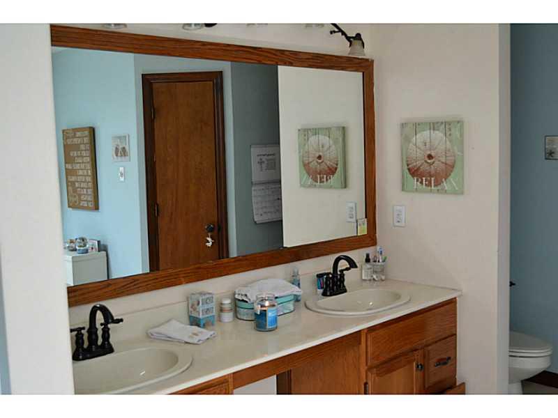 9745 Grosick Road Pittsburgh, PA 15237 - Photo 17 of 25 Master Bath/Spa.