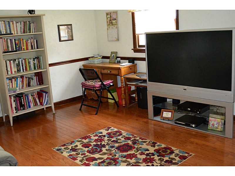 9745 Grosick Road Pittsburgh, PA 15237 - Photo 19 of 25 Family Room.