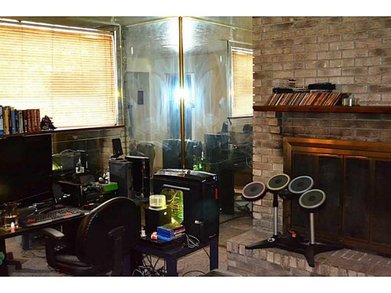 9745 Grosick Road Pittsburgh, PA 15237 - Photo 20 of 25 Basement/Game Room.