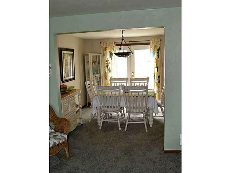 9745 Grosick Road Pittsburgh, PA 15237 - Photo 4 of 25 Dining Room.