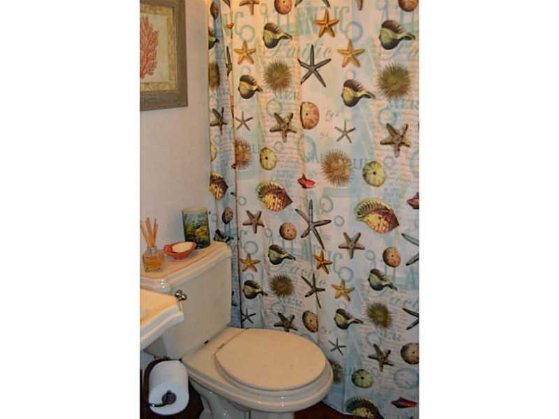 9745 Grosick Road Pittsburgh, PA 15237 - Photo 9 of 25 Full Bath.
