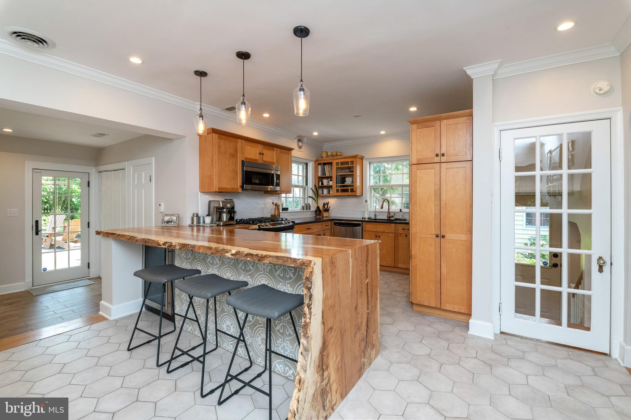 906 Old Oak Road Baltimore, MD 21212 - Photo 10 of 38 Gallery Image 10