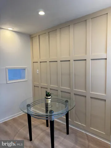 a view of a livingroom with furniture