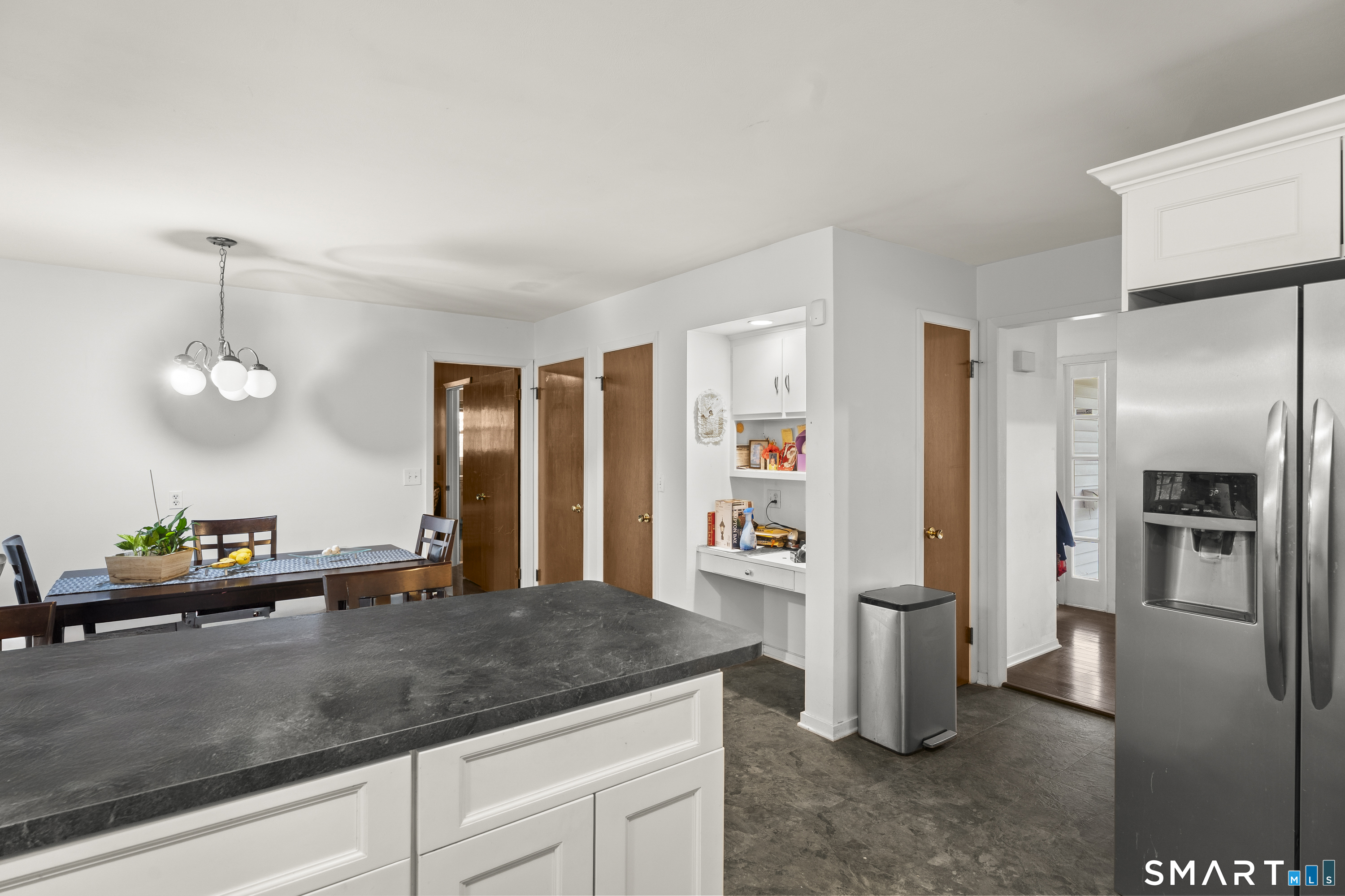 295 Stevenson Road New Haven, CT 06515 - Photo 13 of 36