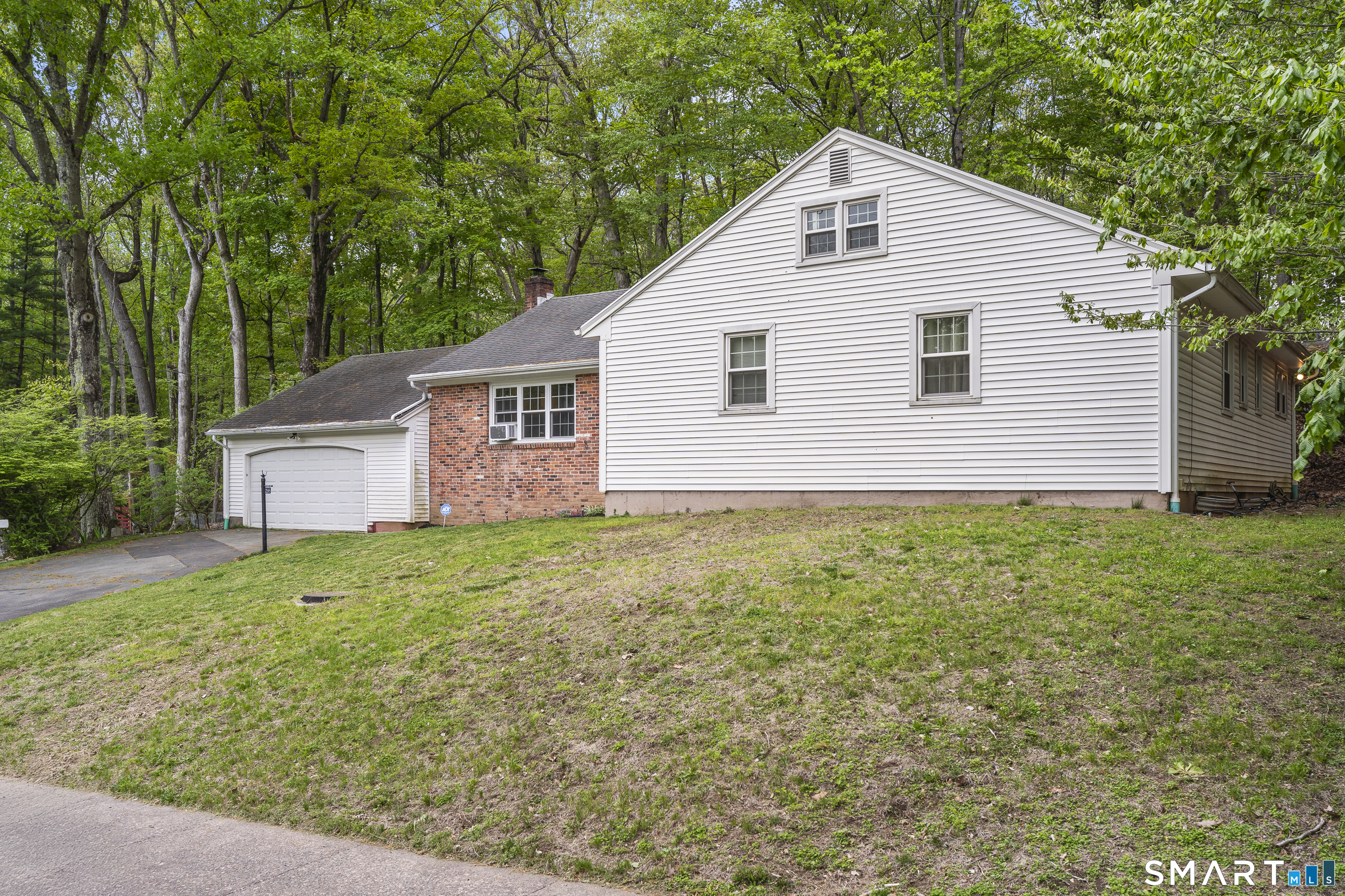 295 Stevenson Road New Haven, CT 06515 - Photo 2 of 36