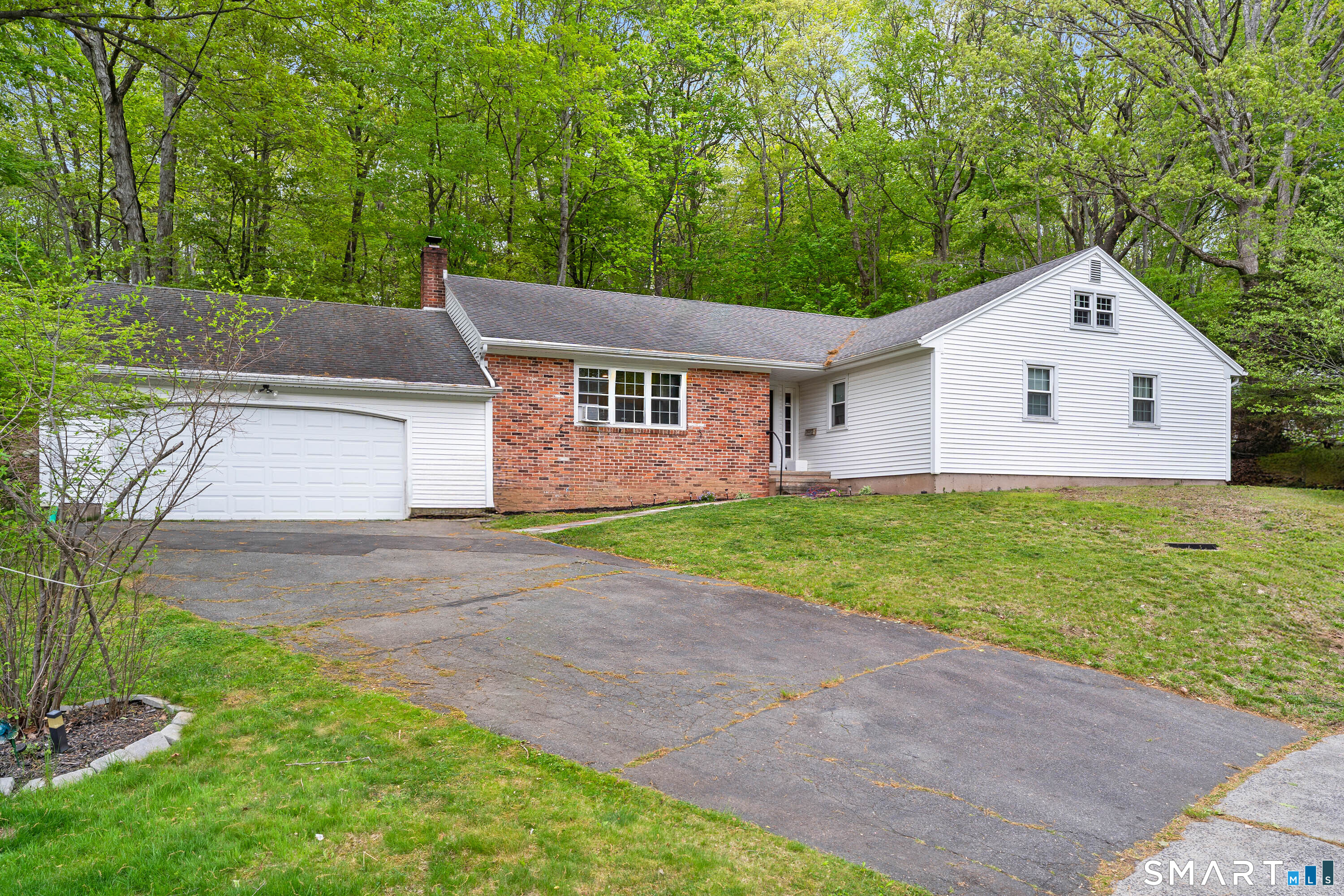 295 Stevenson Road New Haven, CT 06515 - Photo 3 of 36