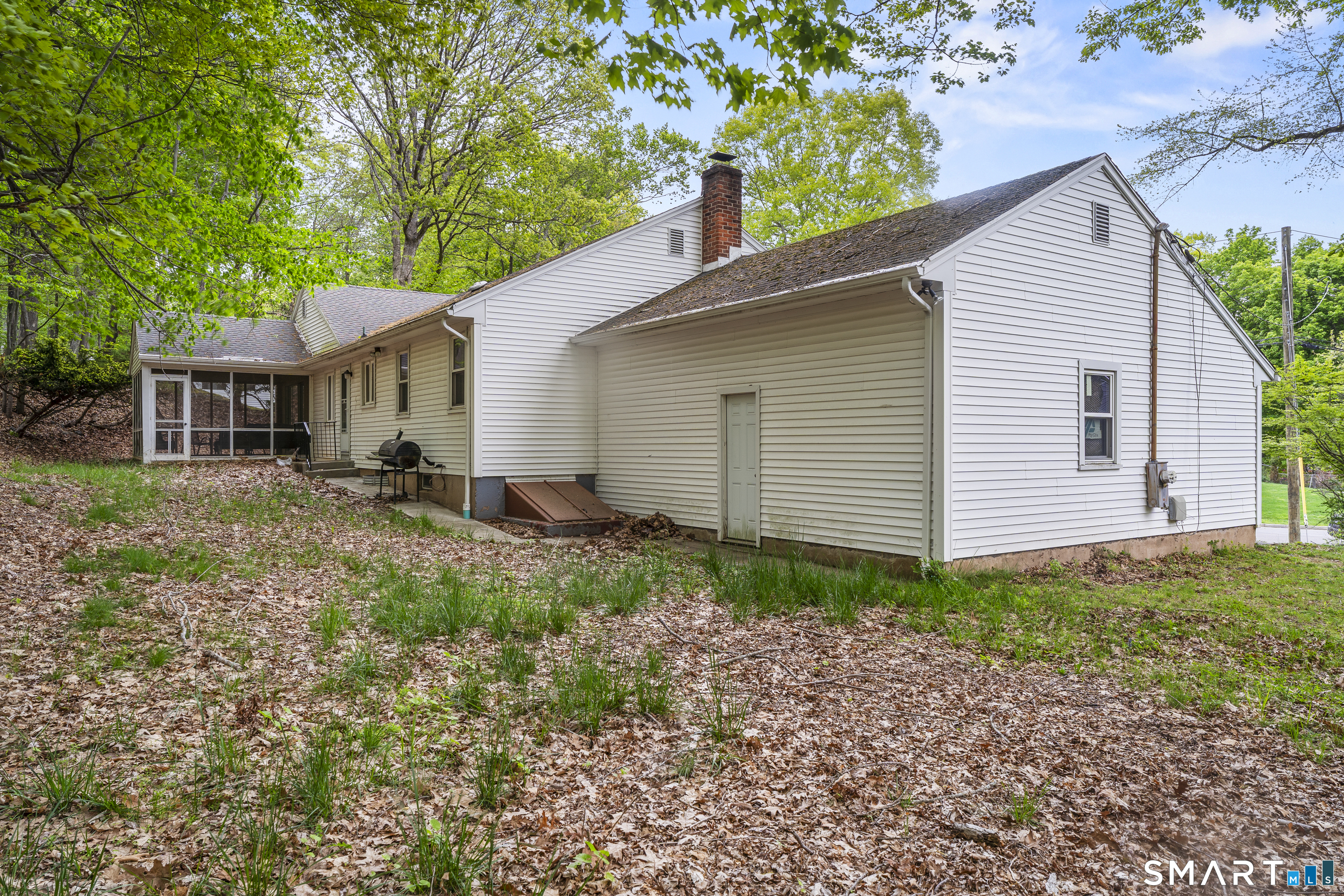 295 Stevenson Road New Haven, CT 06515 - Photo 4 of 36