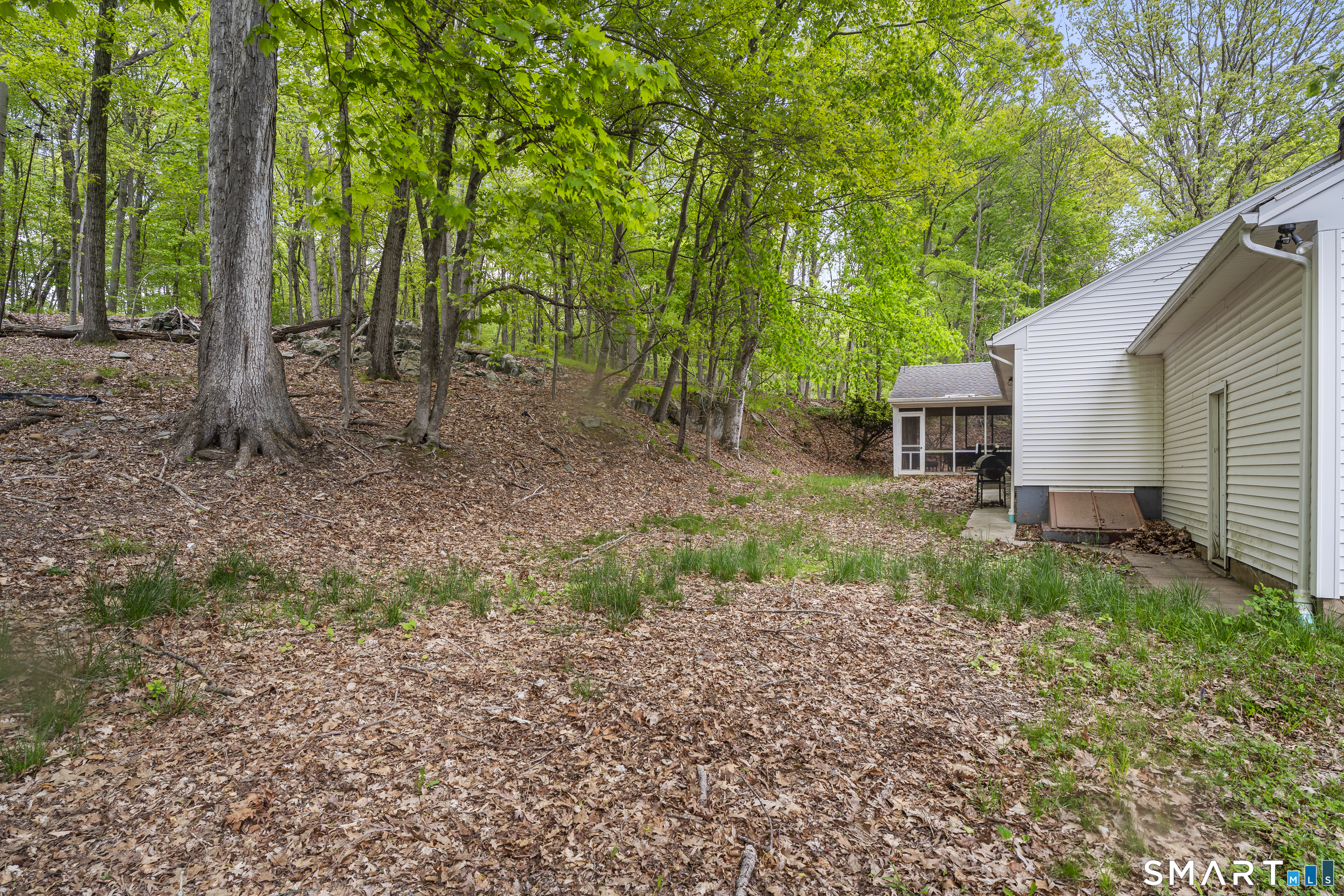 295 Stevenson Road New Haven, CT 06515 - Photo 5 of 36