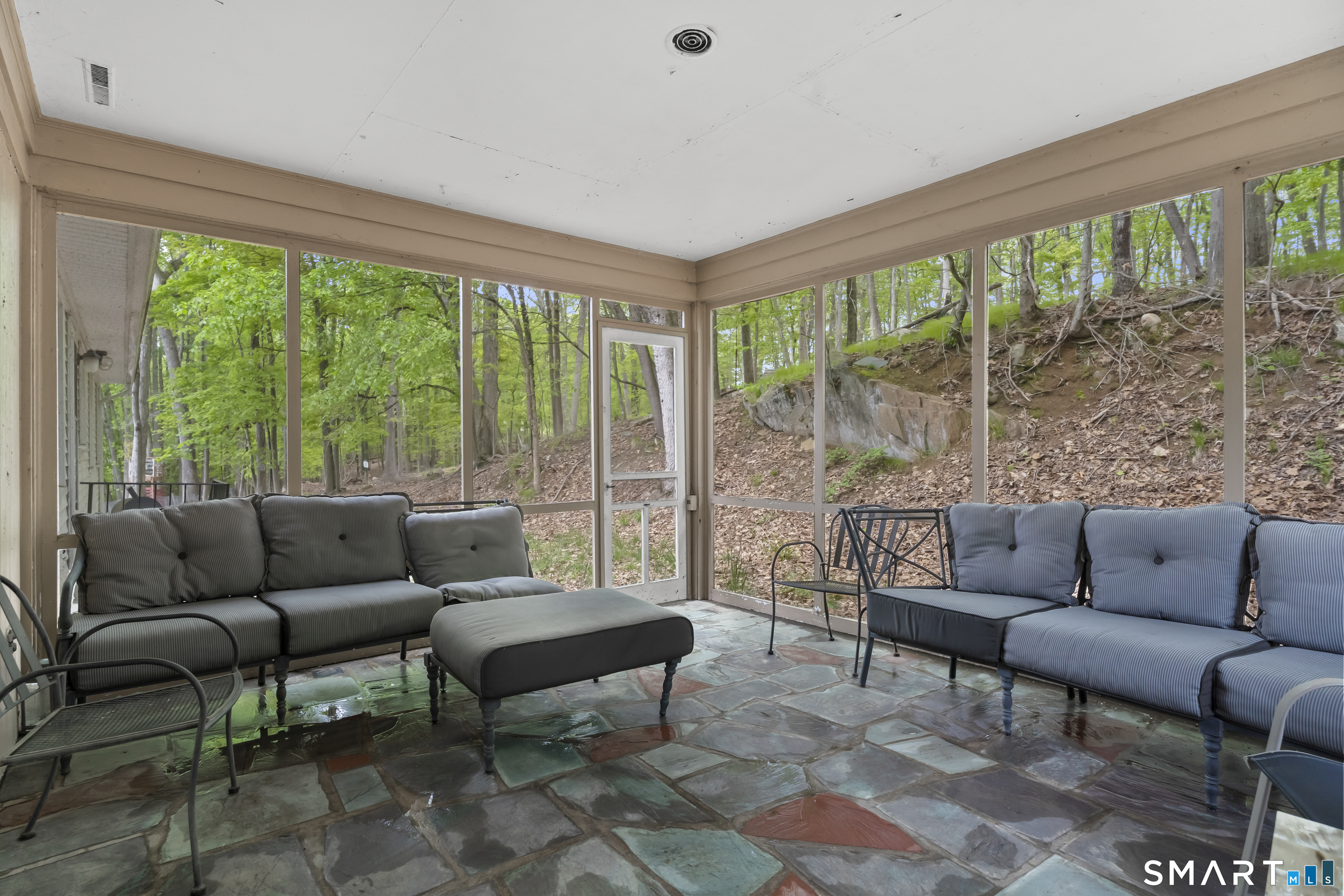 295 Stevenson Road New Haven, CT 06515 - Photo 9 of 36