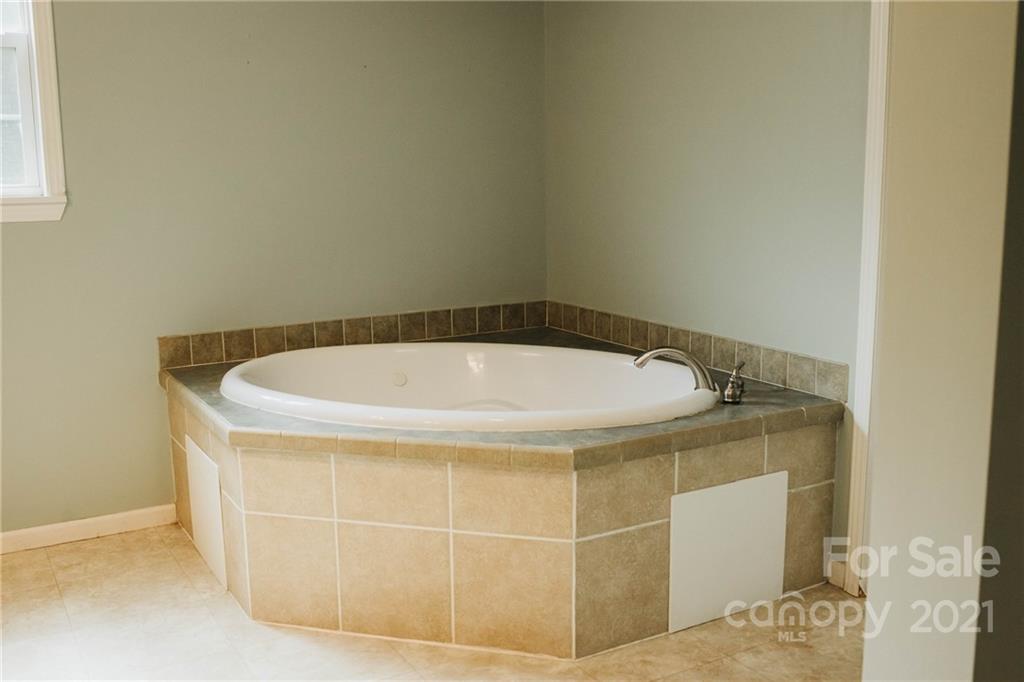 33 Slick Rock Road Leicester, NC 28748 - Photo 11 of 24 Gallery Image 11