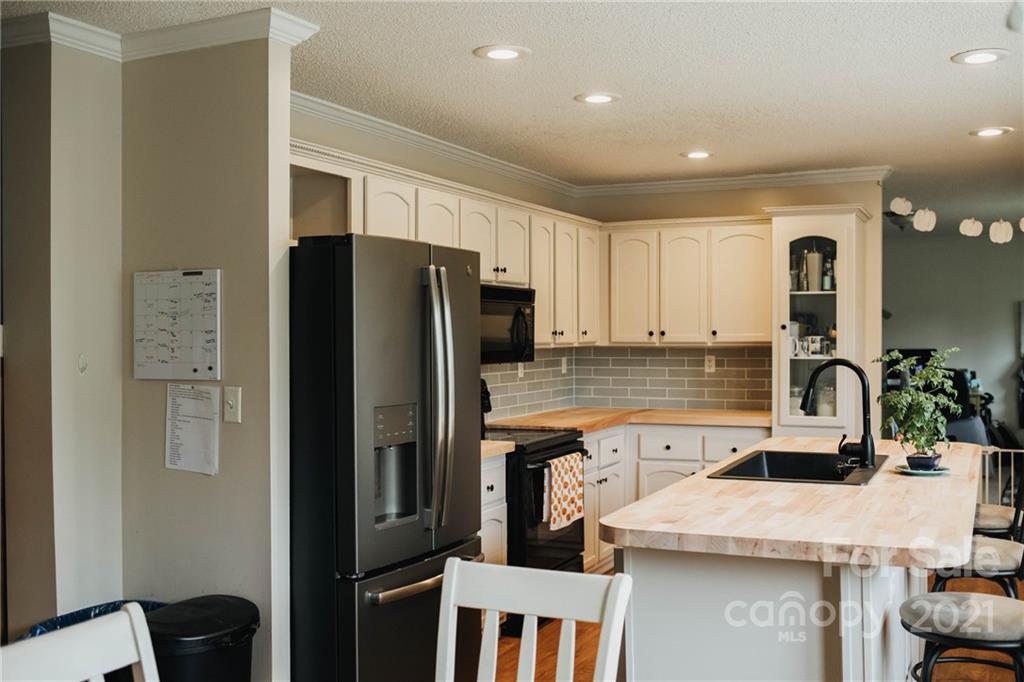 33 Slick Rock Road Leicester, NC 28748 - Photo 4 of 24 Gallery Image 4