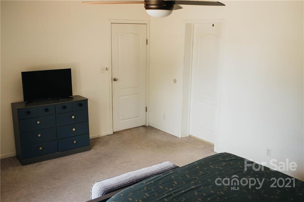 33 Slick Rock Road Leicester, NC 28748 - Photo 7 of 24 Gallery Image 7