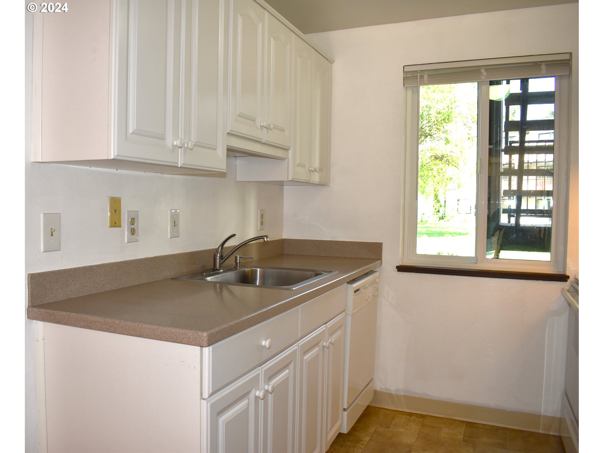 14095 Southwest Walker Road, Unit 76 Beaverton, OR 97005 - Photo 11 of 23 Gallery Image 11
