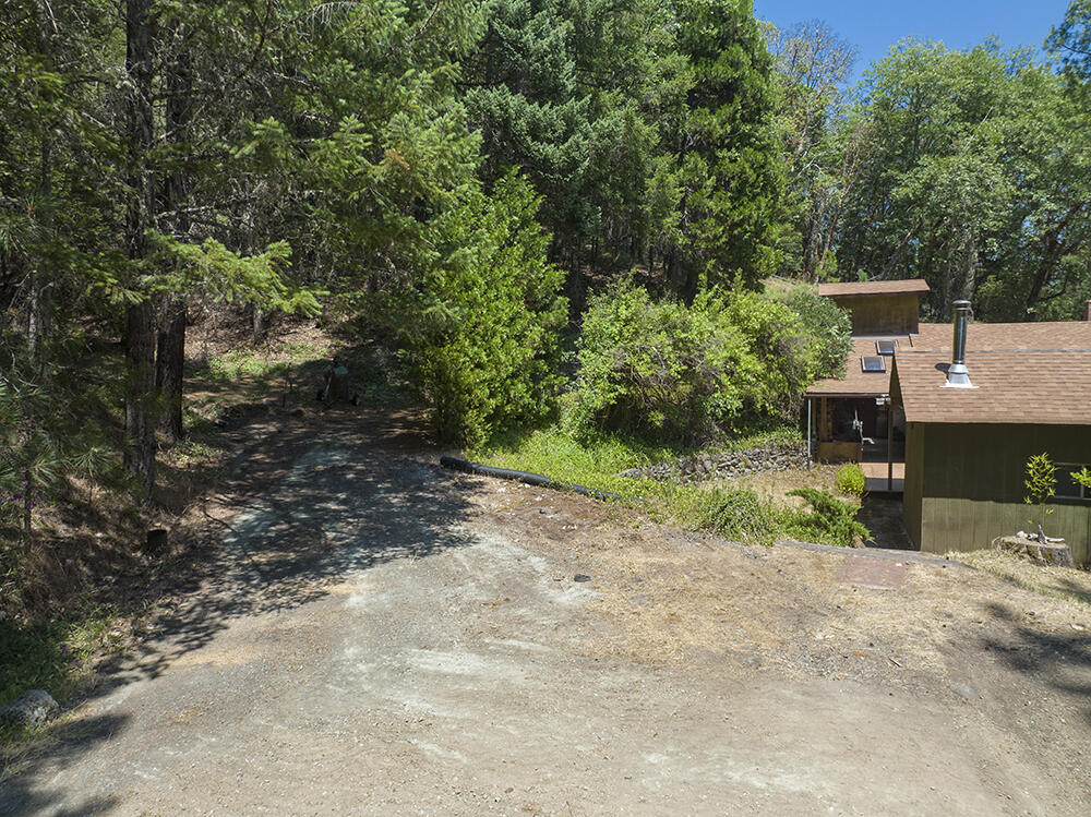 2756 Robertson Bridge Road Grants Pass, OR 97526 - Photo 29 of 46 26