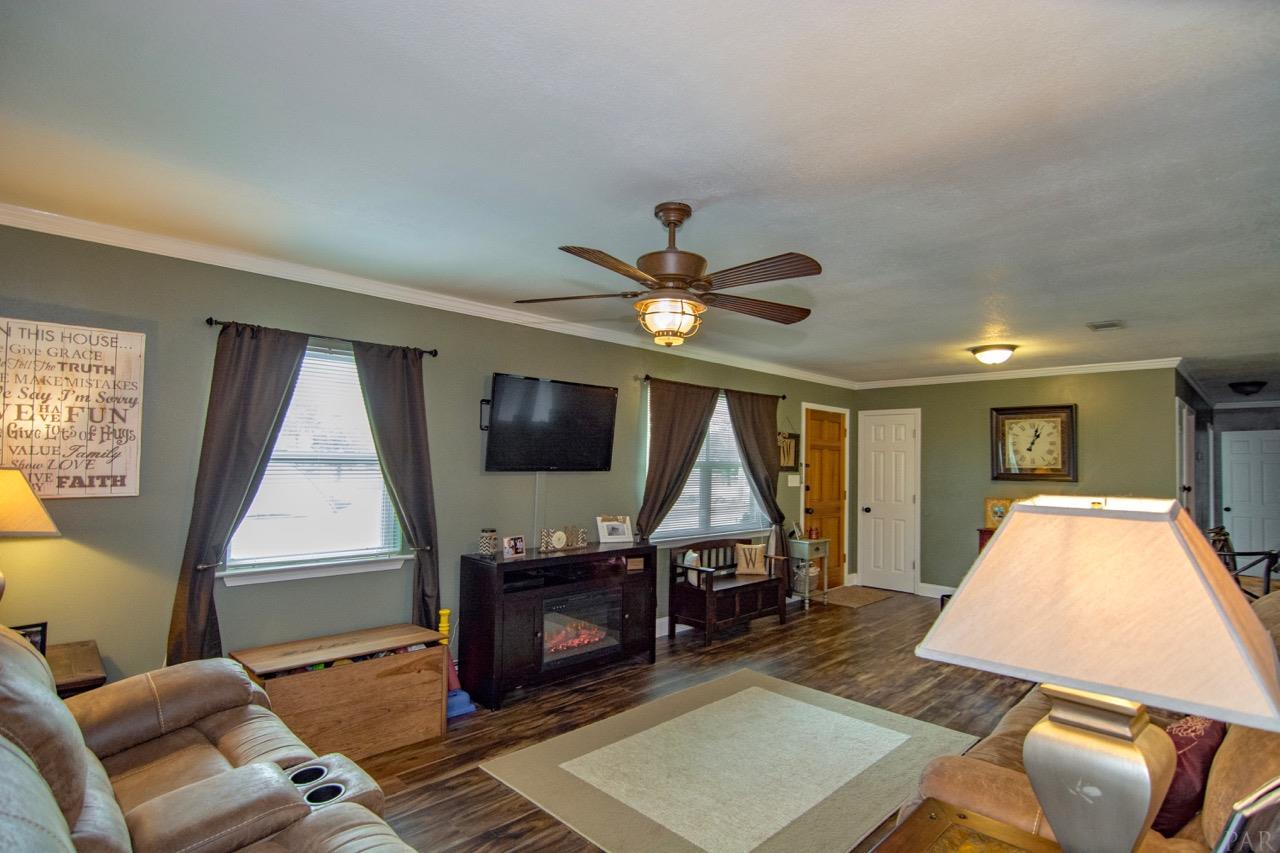 2117 Ziglar Road Cantonment, FL 32533 - Photo 5 of 30 Gallery Image 5