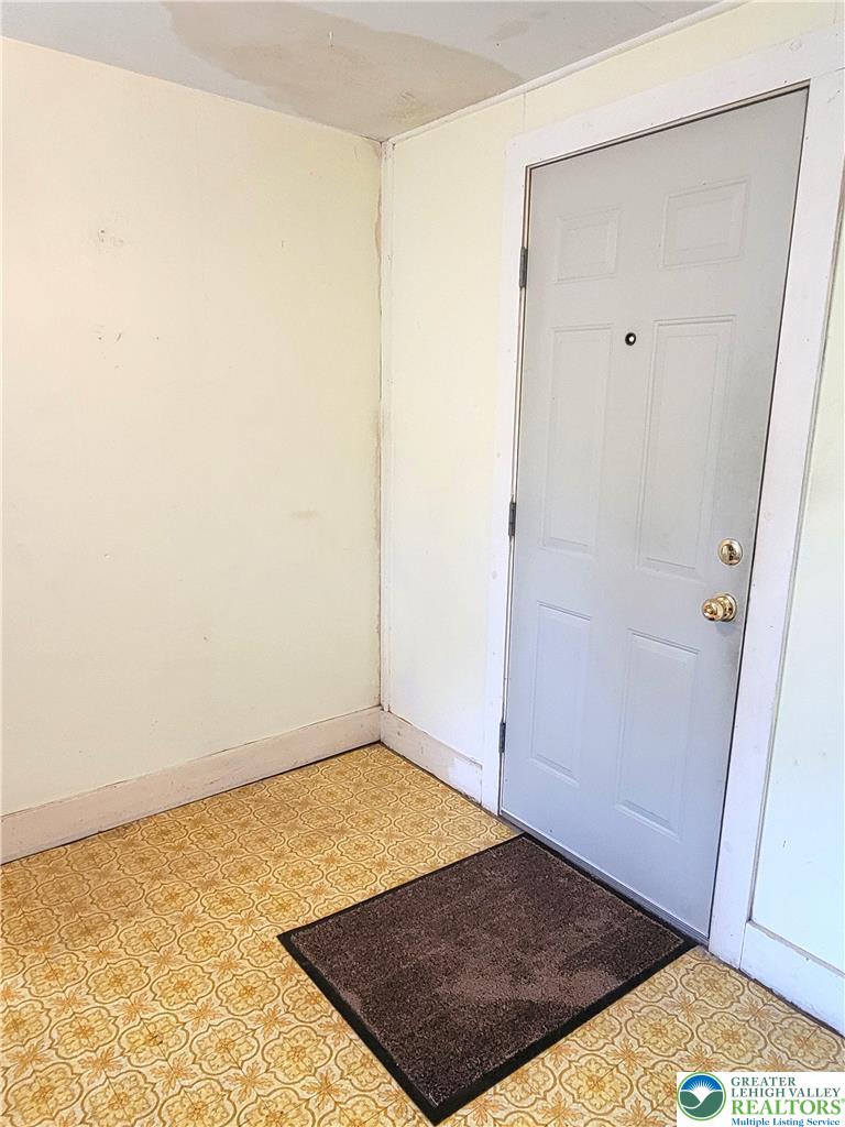 3913 Lime Kiln Road Allentown, PA 18104 - Photo 7 of 38