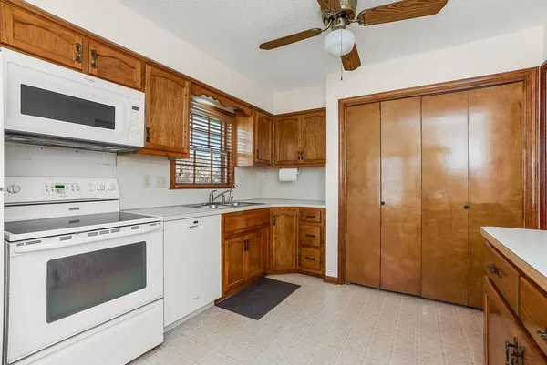 $280,000 | 10575 Long Street, Lenexa, KS 66215