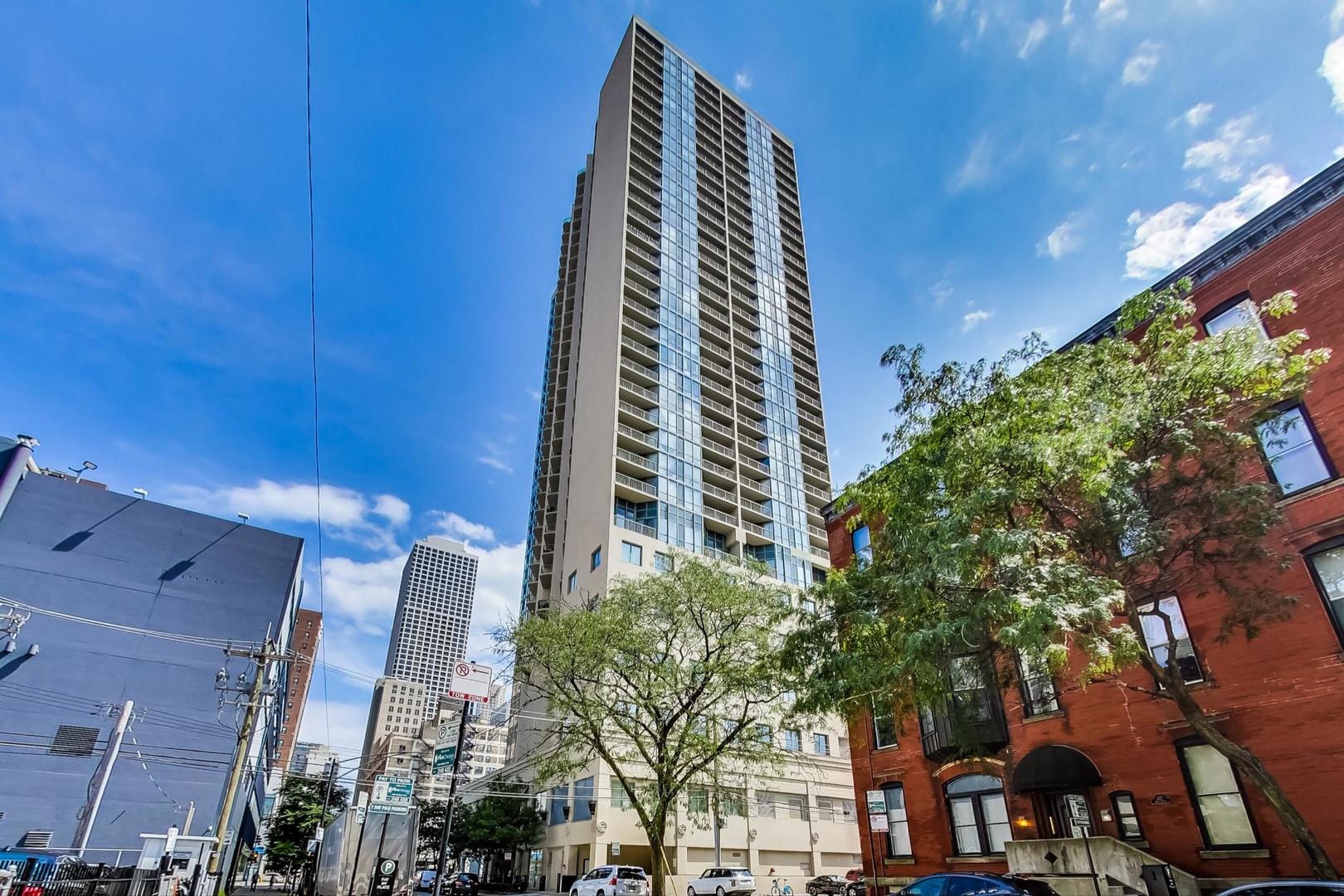 111 West Maple Street, Unit 1410 Chicago, IL 60610 - Photo 6 of 41 a view of a large building