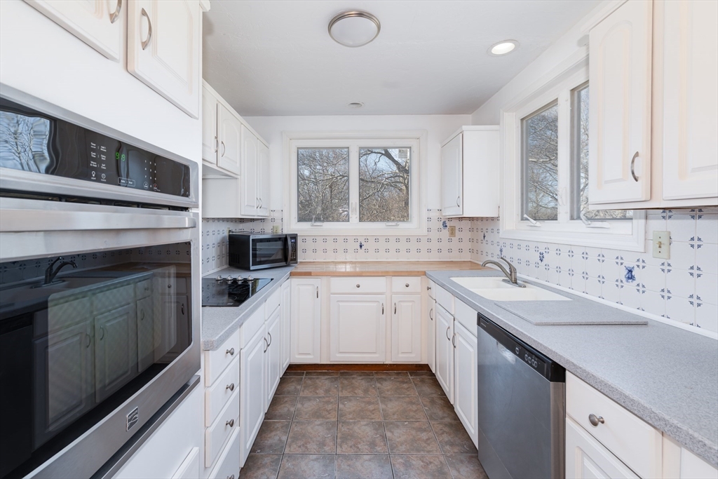 29 Williston Road Bourne, MA 02562 - Photo 4 of 14