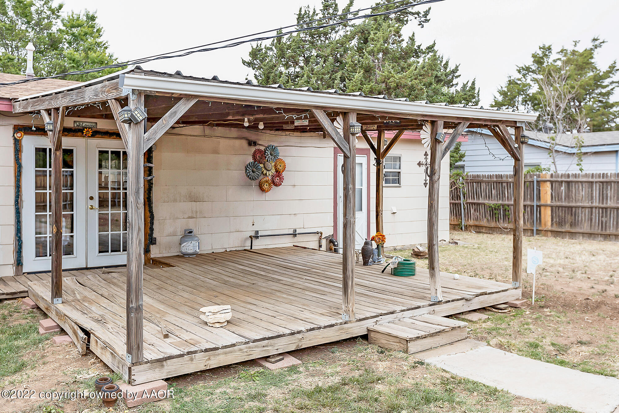 4307 Crockett Street Amarillo, TX 79110 - Photo 14 of 17 Back Deck