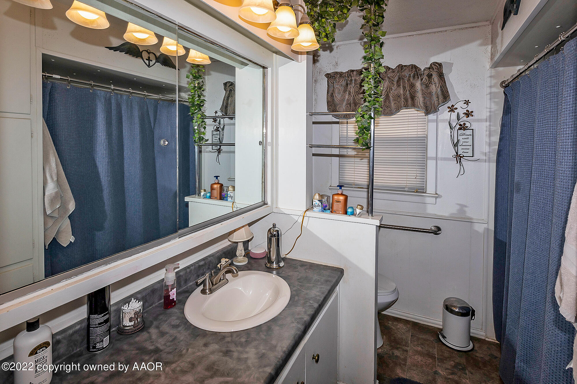 4307 Crockett Street Amarillo, TX 79110 - Photo 9 of 17 Bathroom