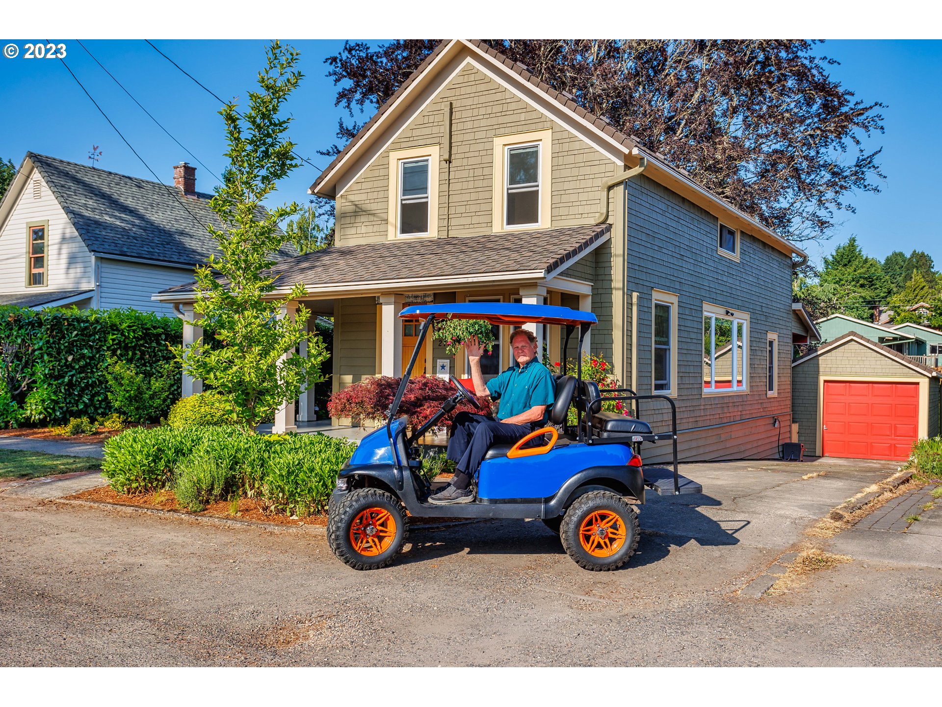 210 South 4th Avenue Ridgefield, WA 98642 - Photo 3 of 31 a car parked in front of house