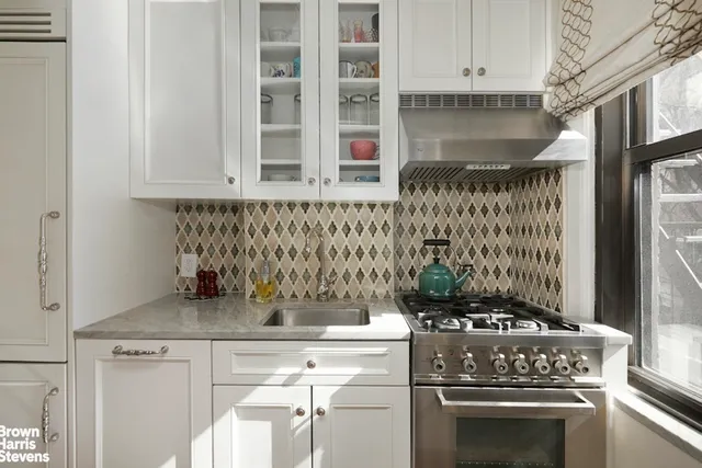 $525,000 | 210 East 73rd Street, Unit 7F | Lenox Hill