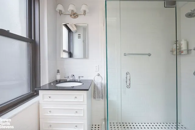 $525,000 | 210 East 73rd Street, Unit 7F | Lenox Hill