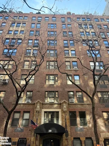 $525,000 | 210 East 73rd Street, Unit 7F | Lenox Hill